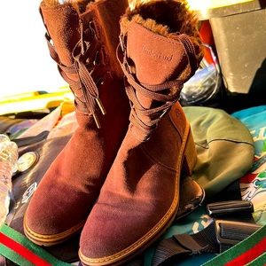 TIMBERLANDWaterproof Suede Mid Boots women’s shoes size 9.5 in great condition